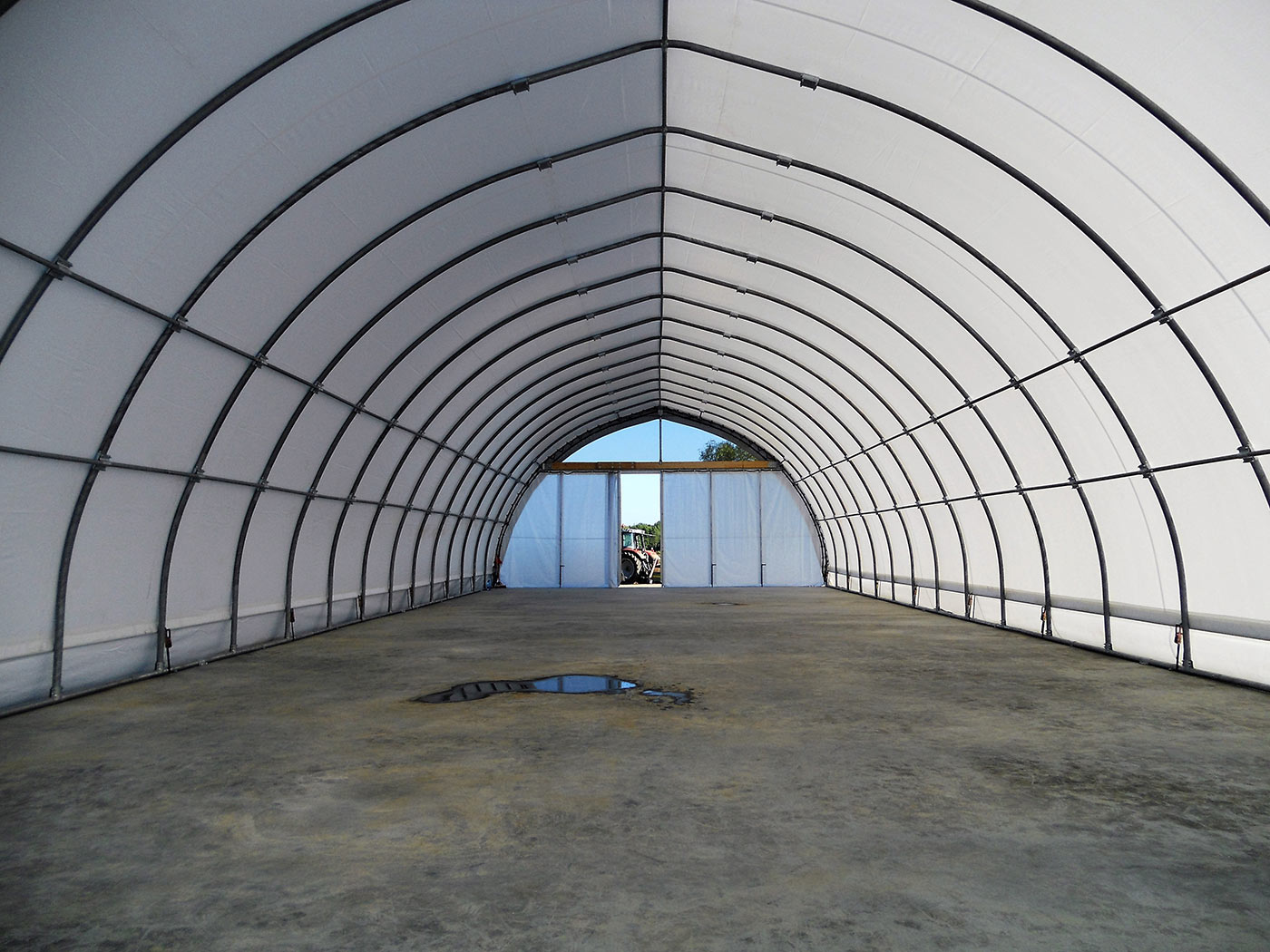 Innenansicht der Rundbogenhalle Innenansicht der Rundbogenhalle