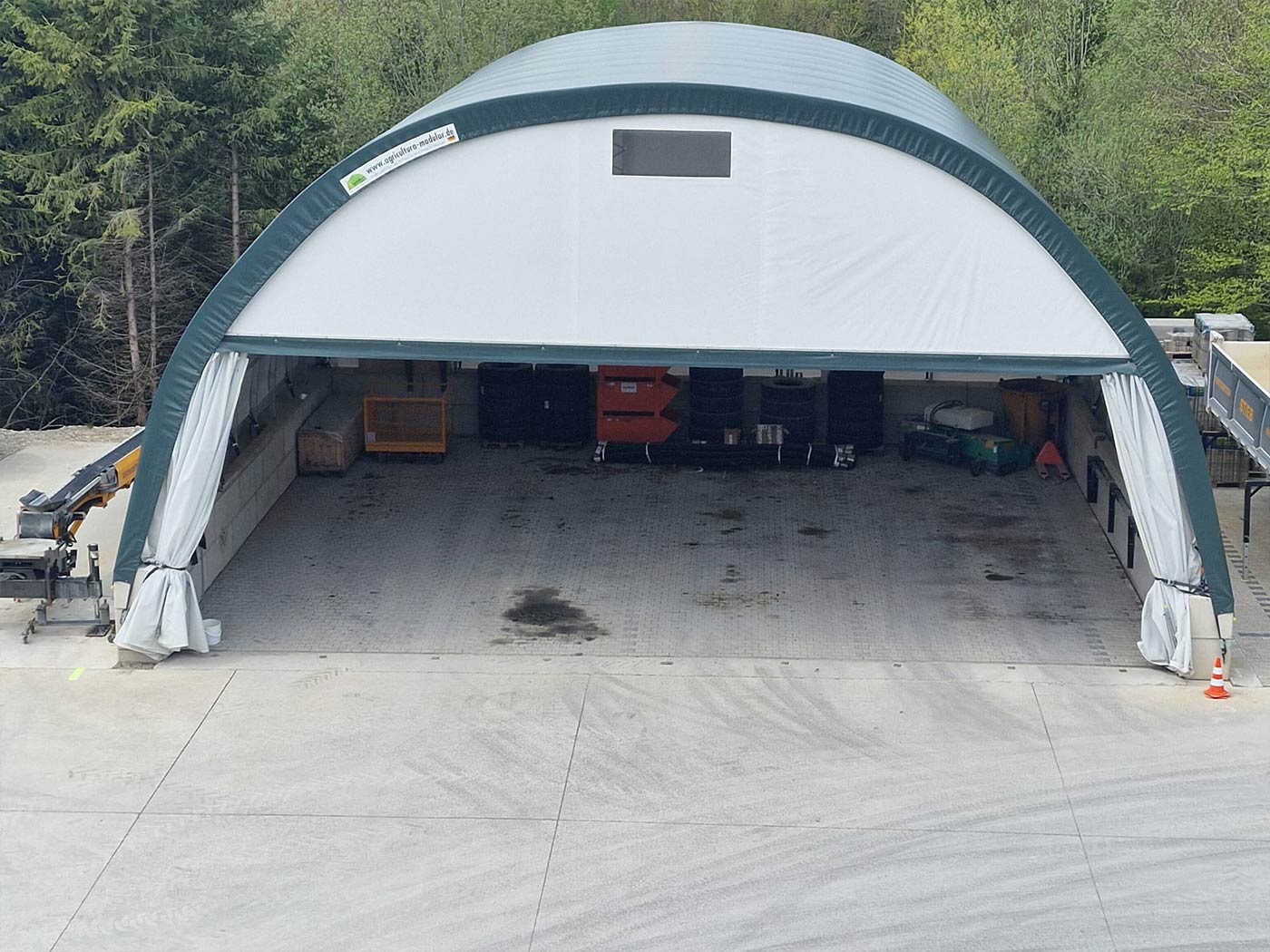 Lagerhalle für Betonwerk in der Nähe von Miesbach, Oberbayern Lagerhalle für Betonwerk in der Nähe von Miesbach, Oberbayern