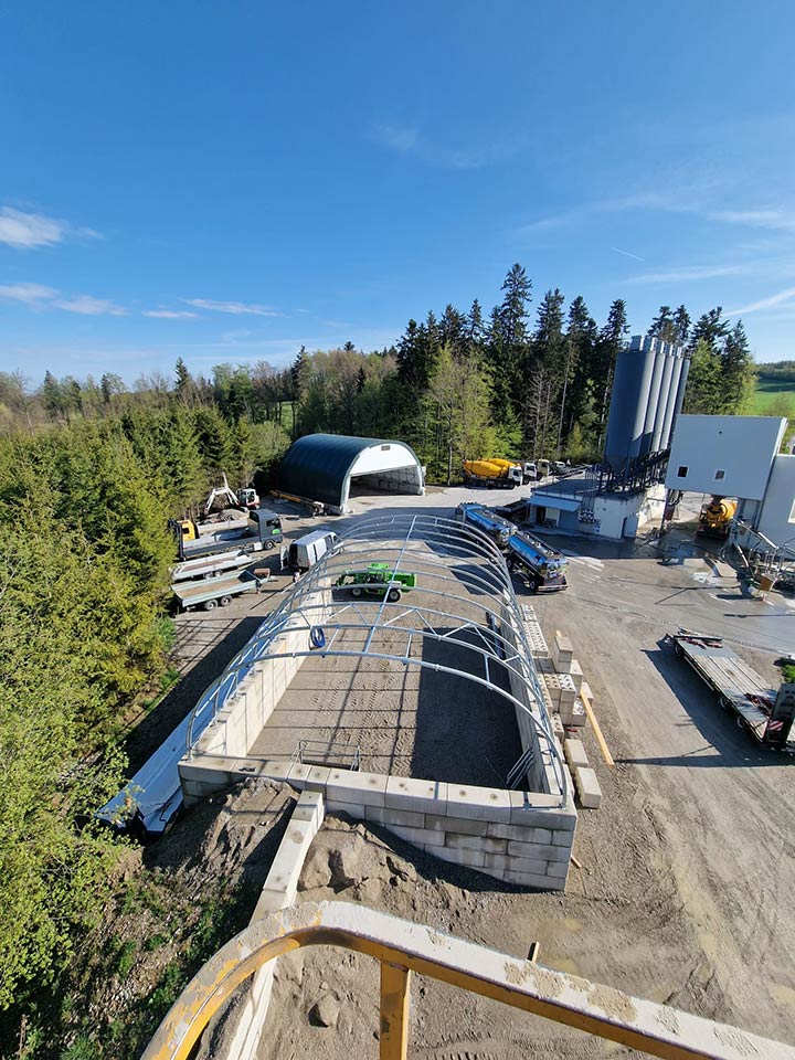 Lagerhalle für Betonwerk im Aufbau Lagerhalle für Betonwerk im Aufbau