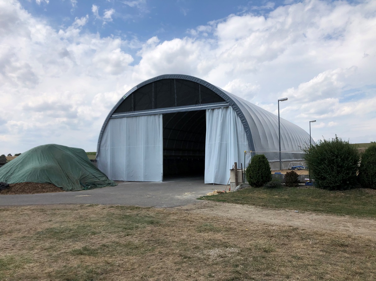 Landwirtschaftliche Lagerhalle für Stroh, Hackgut und Maschinen