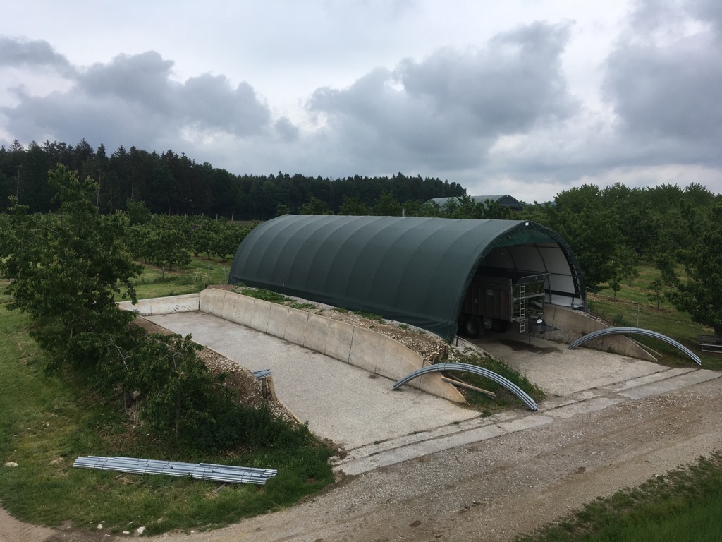 Ansicht vor Montagebeginn der zweiten Siloüberdachung Ansicht vor Montagebeginn der zweiten Siloüberdachung